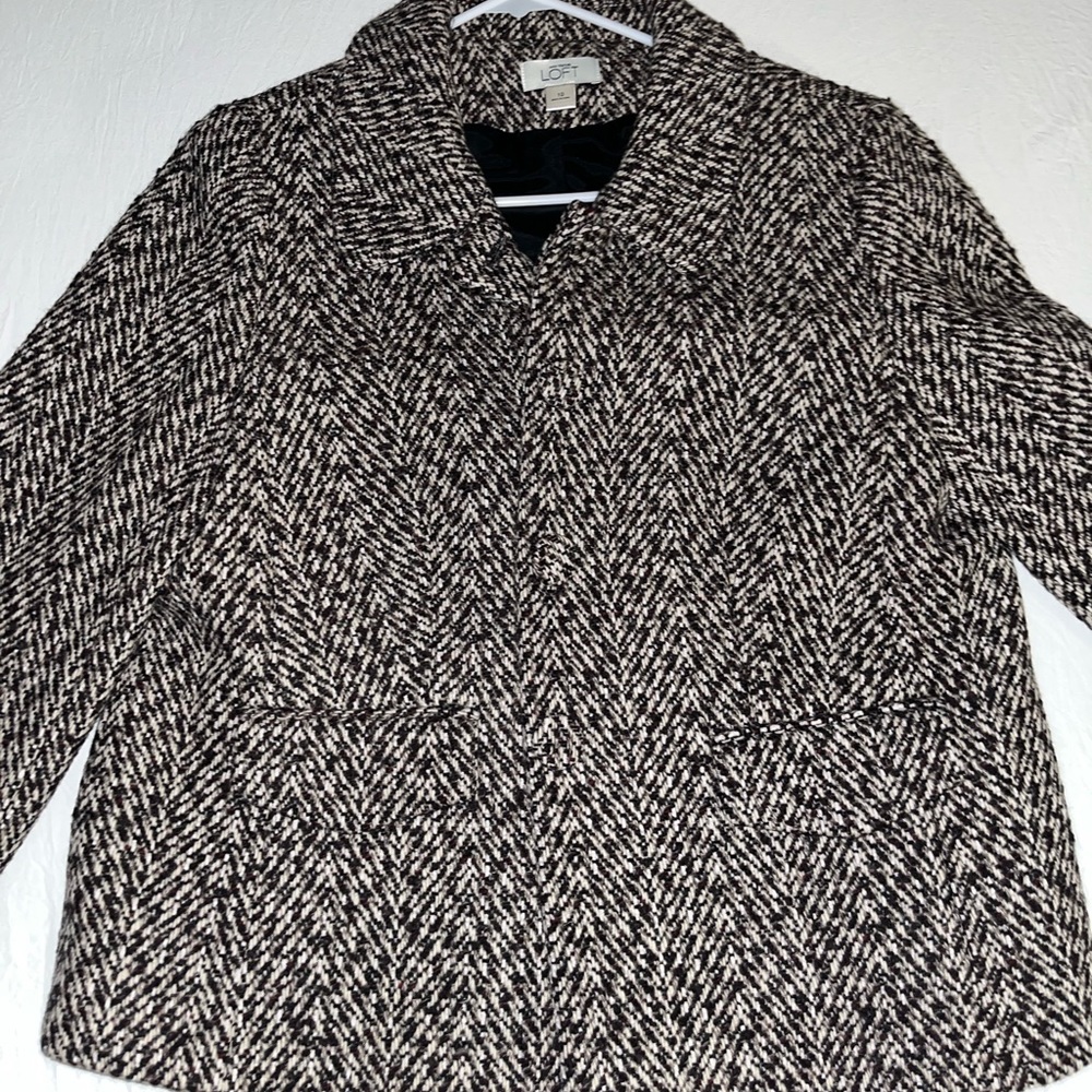 Amazing material loft jacket like new no marks no stains worn few times